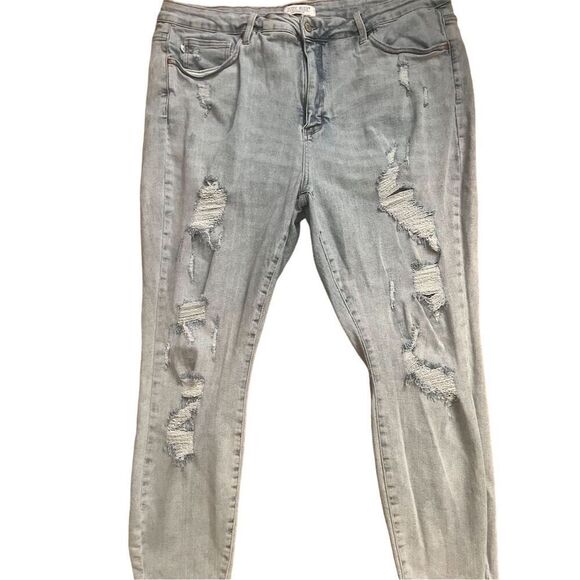 Judy Blue Women's Plus Size 24 Distressed Light Wash Denim Jeans - Picture 2 of 5
